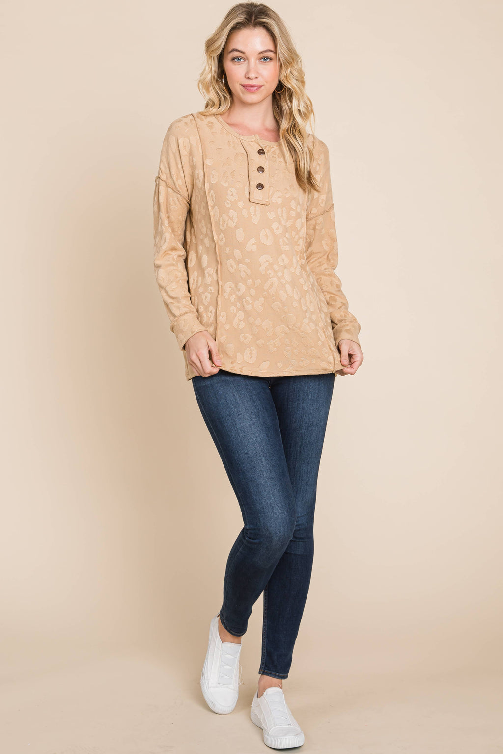 TEXTURED BUTTON FRONT TOP