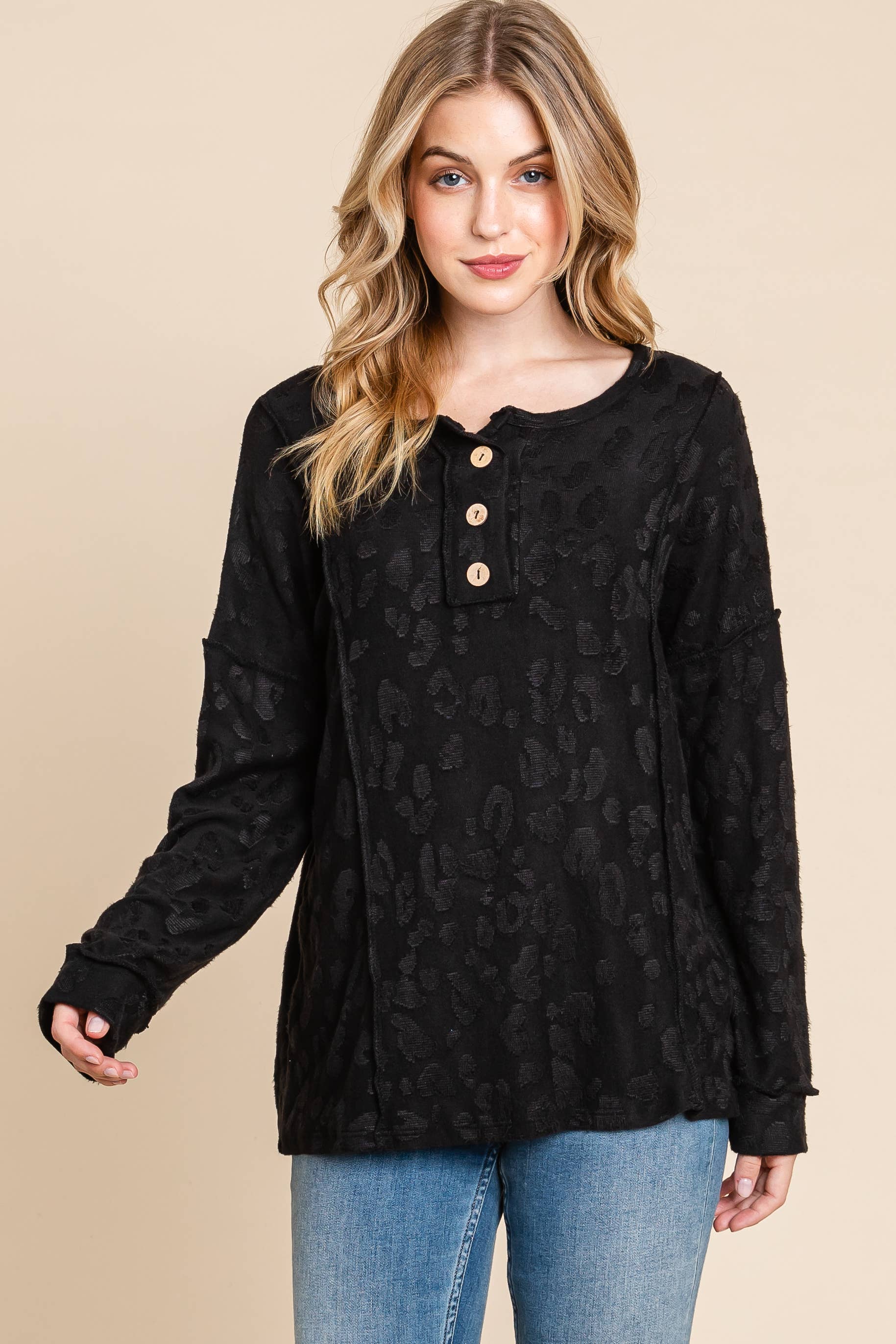 TEXTURED BUTTON FRONT TOP
