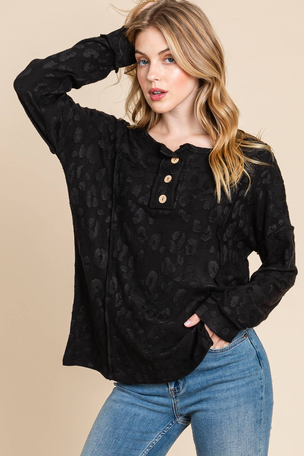 TEXTURED BUTTON FRONT TOP
