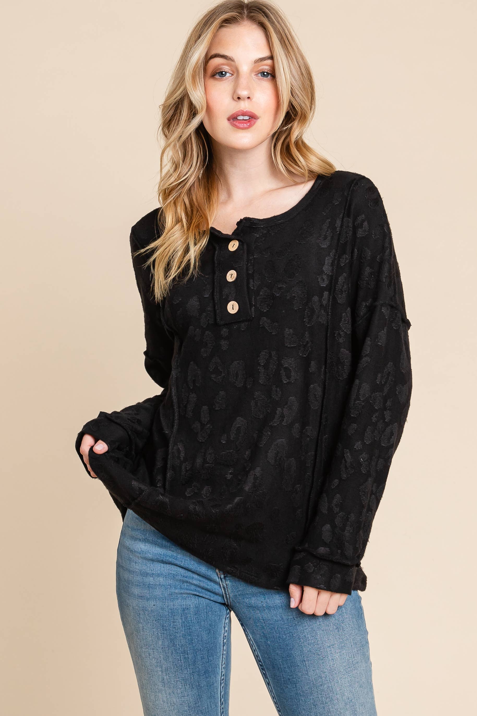 TEXTURED BUTTON FRONT TOP