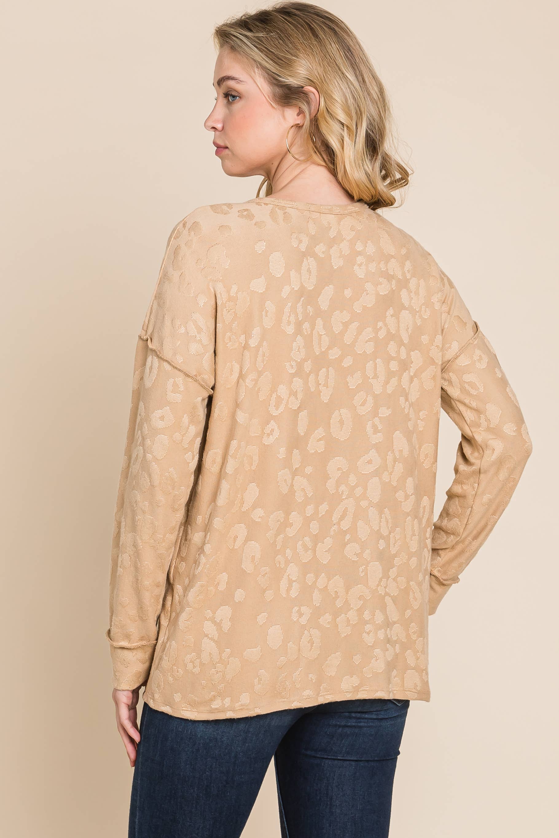 TEXTURED BUTTON FRONT TOP