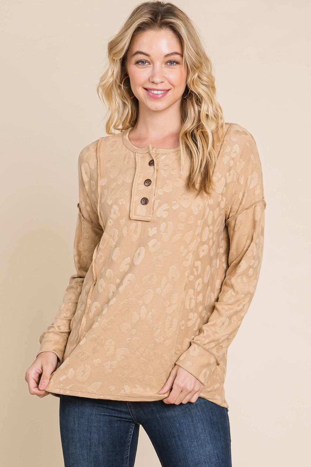 TEXTURED BUTTON FRONT TOP