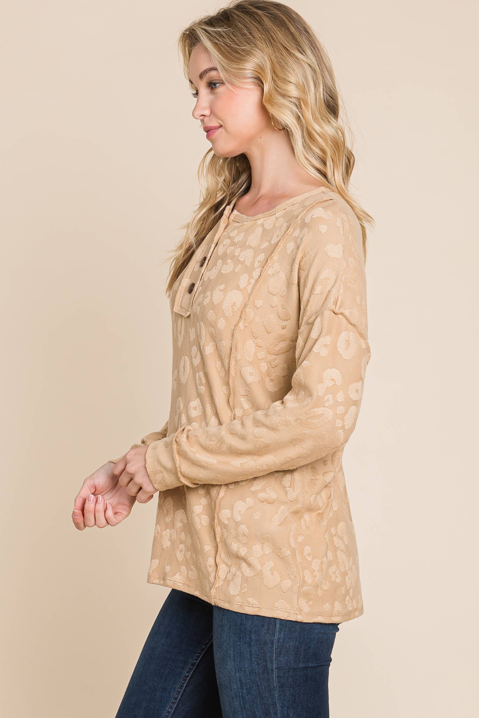 TEXTURED BUTTON FRONT TOP